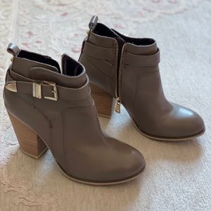 Report signature collection booties 8.5